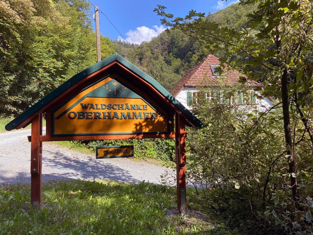 Willkommensschild des Restaurants Oberhammer Walkschänke